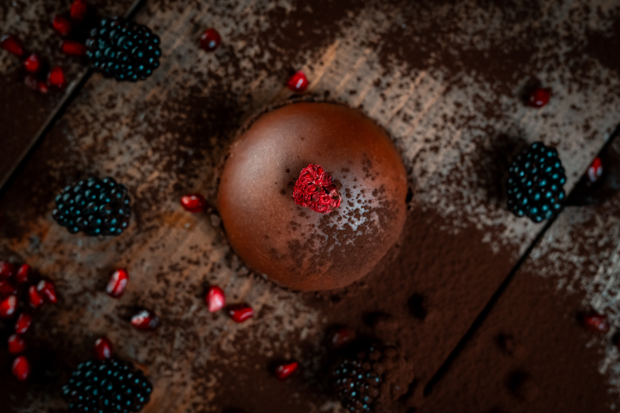 Čokoládový dezert, flatlay food fotografie
