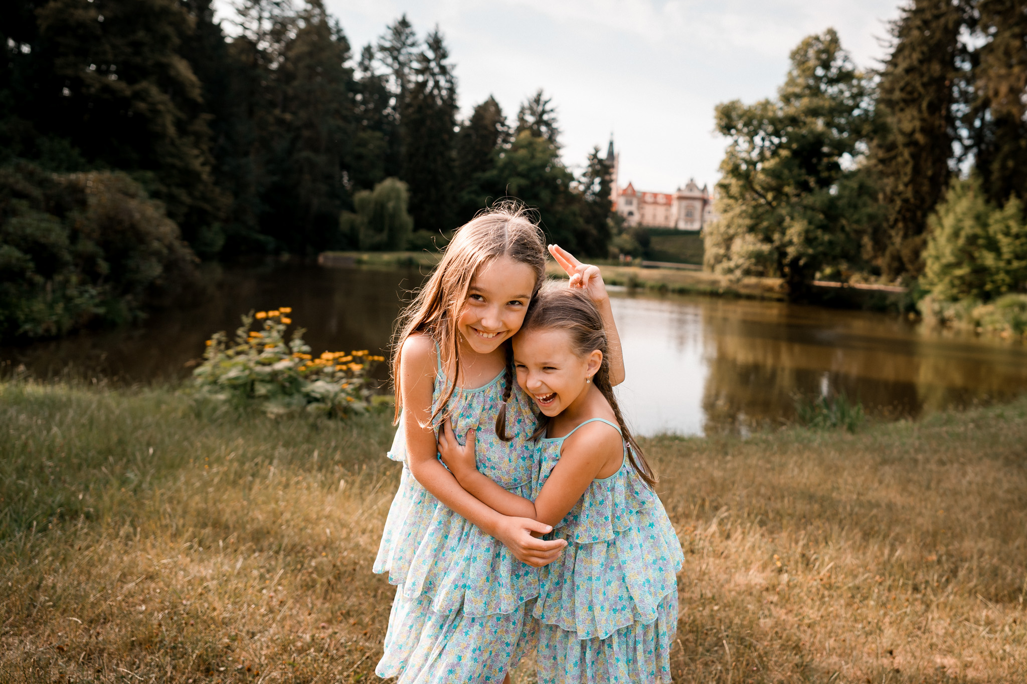děti, sestry, rodinné focení v Průhonickém parku, Rodinné focení, Průhonice-Praha, 2023